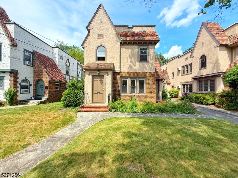 166 Washington Place Ridgewood Village NJ 07450