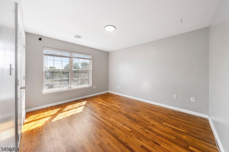 128 Lincoln Avenue Newark NJ 07104
