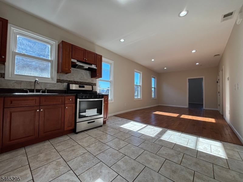 225 Ripley Place Elizabeth NJ 07206