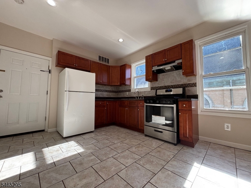 225 Ripley Place Elizabeth NJ 07206