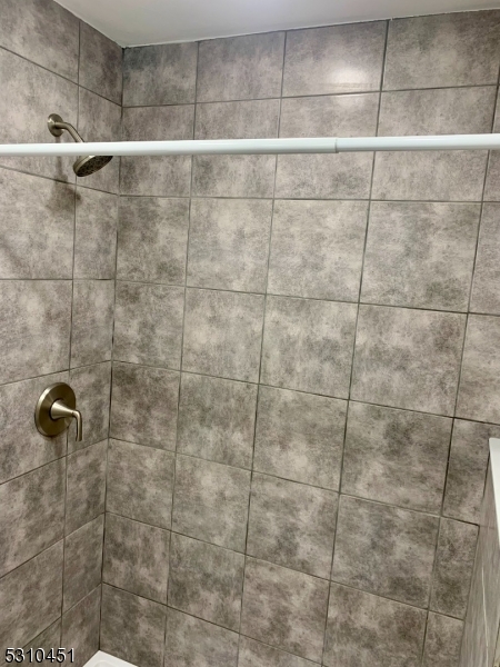 8 Lakeland Drive Hopatcong NJ 07843
