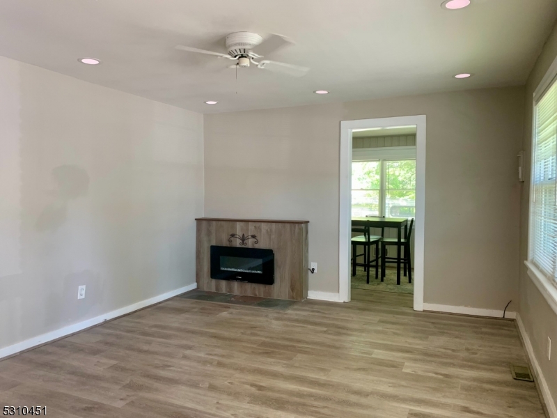 8 Lakeland Drive Hopatcong NJ 07843