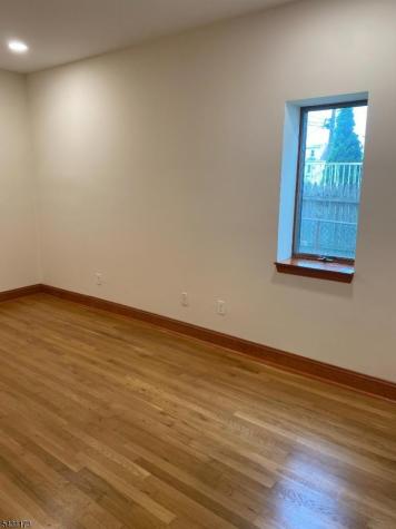 4 Hamilton Avenue Lodi NJ 07644