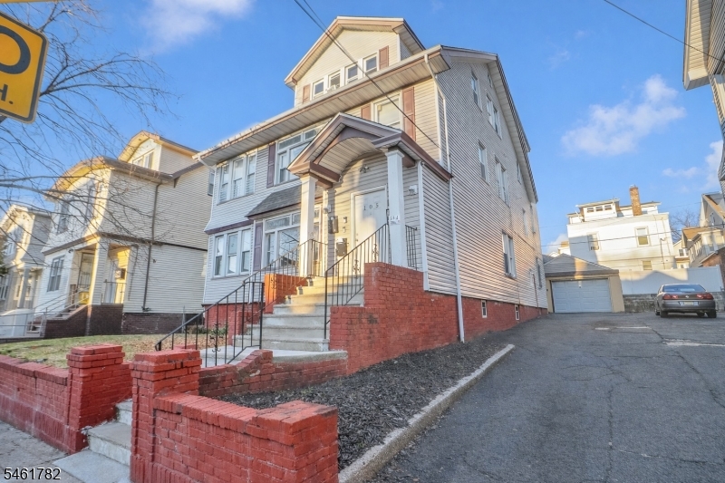 105 Huntington Terrace Newark NJ 07112