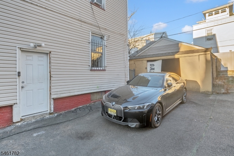 105 Huntington Terrace Newark NJ 07112