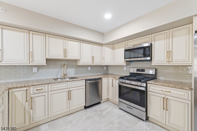 658 Market Street Paterson NJ 07513