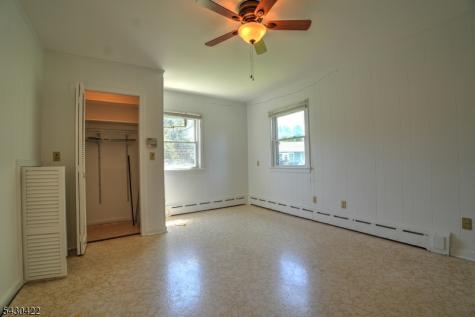 954 State Route 173 Bloomsbury NJ 08804