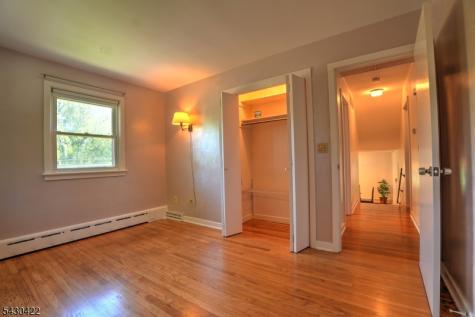 954 State Route 173 Bloomsbury NJ 08804