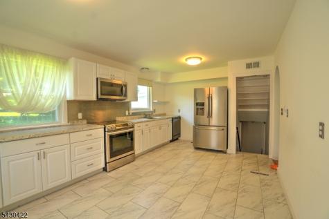 954 State Route 173 Bloomsbury NJ 08804