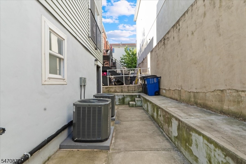 118 Oraton Street Newark NJ 07104