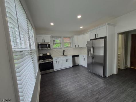 110 Hansbury Avenue Newark NJ 07112