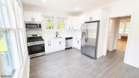 110 Hansbury Avenue Newark NJ 07112