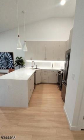 7 Soho Drive Jersey City NJ 07305