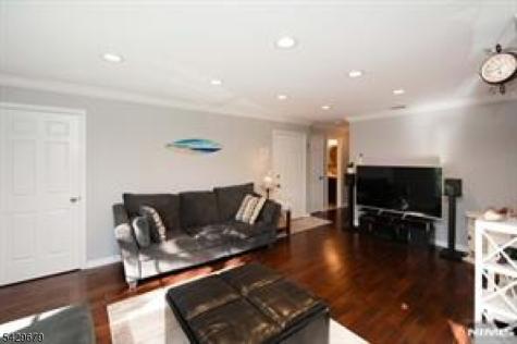 11 S Maple Park Ridge NJ 07656