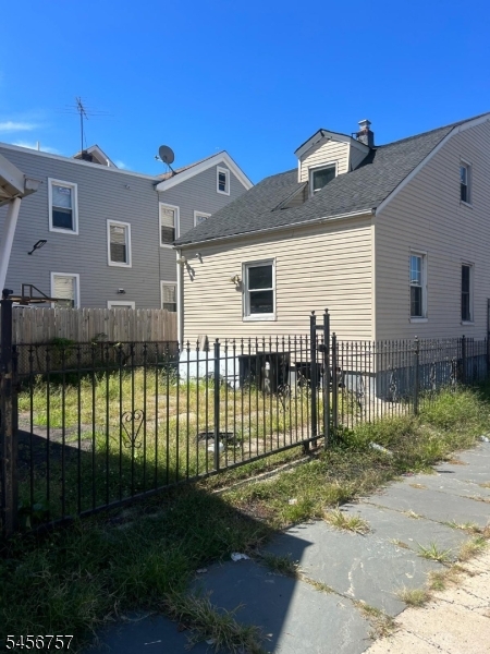 232 Eastern Parkway Irvington NJ 07111