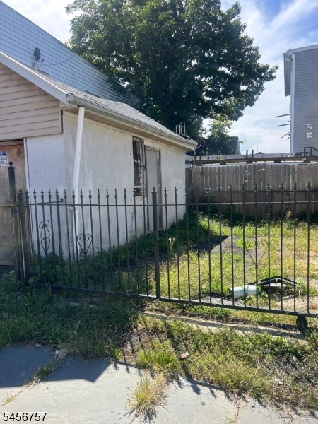 232 Eastern Parkway Irvington NJ 07111