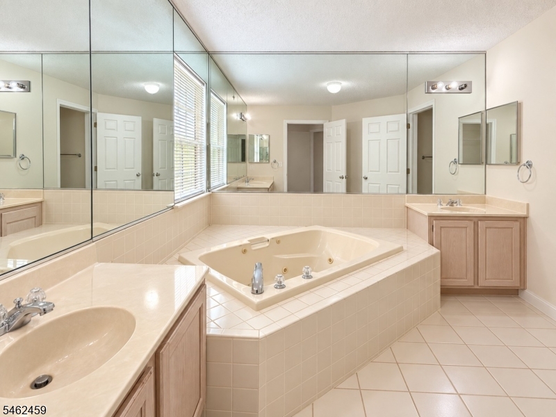 16 Wilmbelton Court Edison NJ 08820