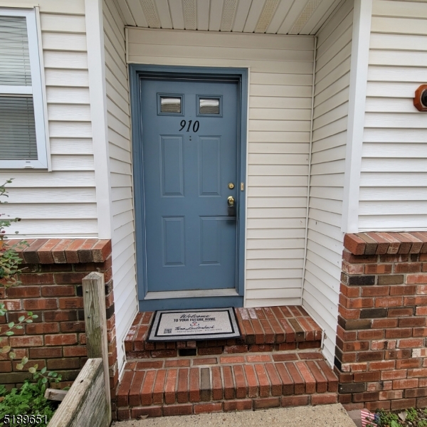 910 Reed Court Raritan NJ 08822