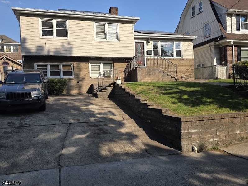 423 Lake Street Newark NJ 07104