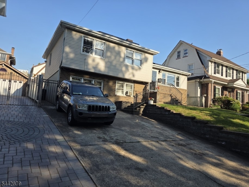 423 Lake Street Newark NJ 07104