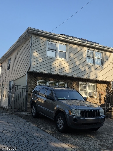 423 Lake Street Newark NJ 07104