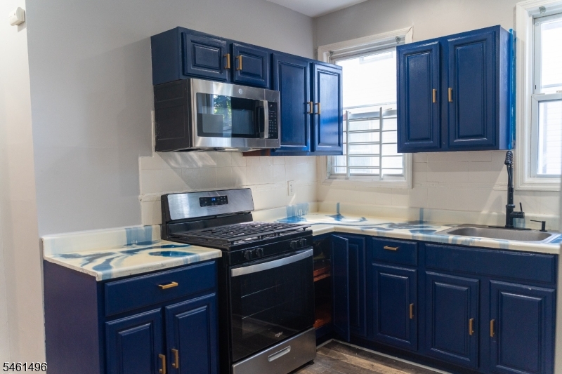 867 S 17th Street Newark NJ 07108