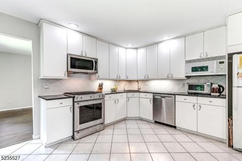 33 Highmount Avenue Warren NJ 07059