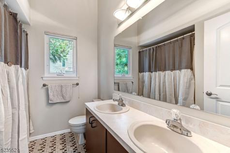 33 Highmount Avenue Warren NJ 07059