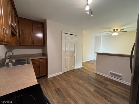 42 Burlington Court Hamburg NJ 07419