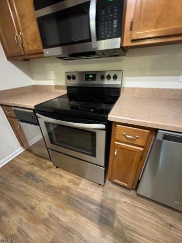 42 Burlington Court Hamburg NJ 07419