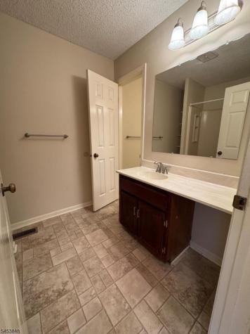 42 Burlington Court Hamburg NJ 07419