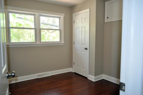 176 Yawpo Avenue Oakland NJ 07436
