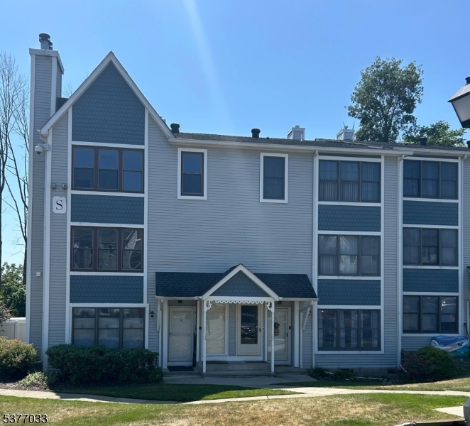 45 Burlington Court Hamburg NJ 07419