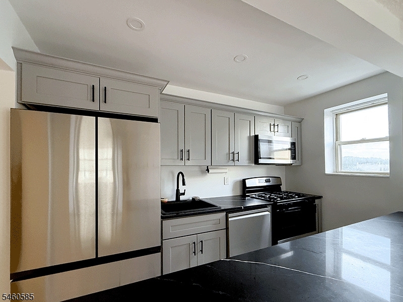 19 Lyons Avenue Newark NJ 07112