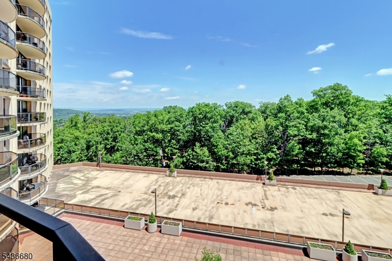 2 Claridge Dr. 5gw Verona NJ 07044