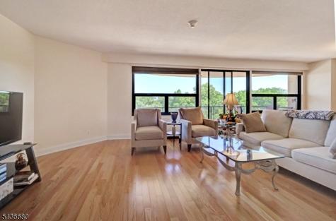 2 Claridge Dr. 5gw Verona NJ 07044