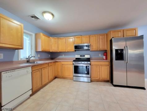 154 Norwood Avenue Lodi NJ 07644