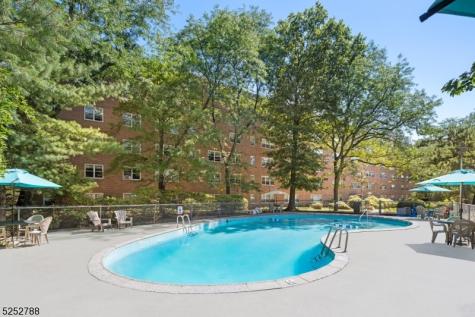 36 Hawthorne Place Montclair NJ 07042
