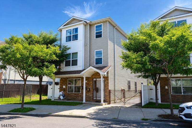 572 South 11th Street Newark NJ 07103