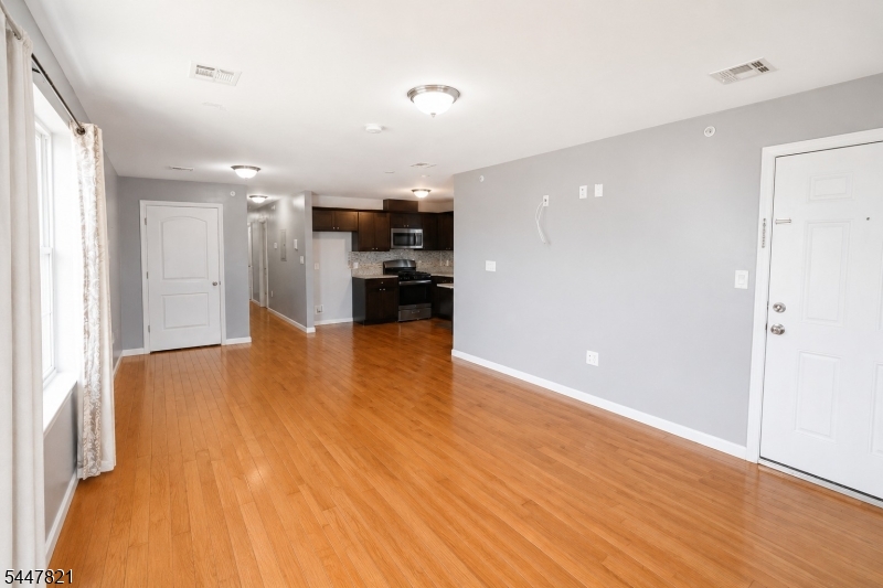 572 South 11th Street Newark NJ 07103