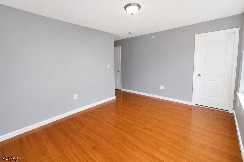 572 South 11th Street Newark NJ 07103