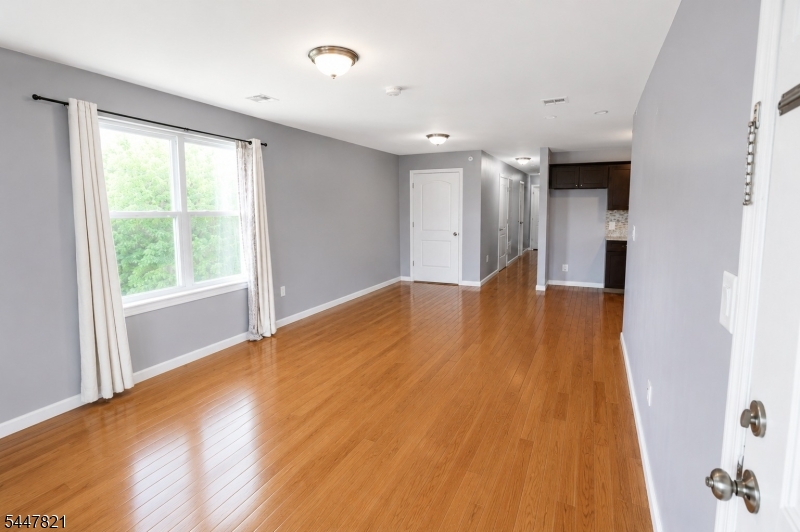 572 South 11th Street Newark NJ 07103