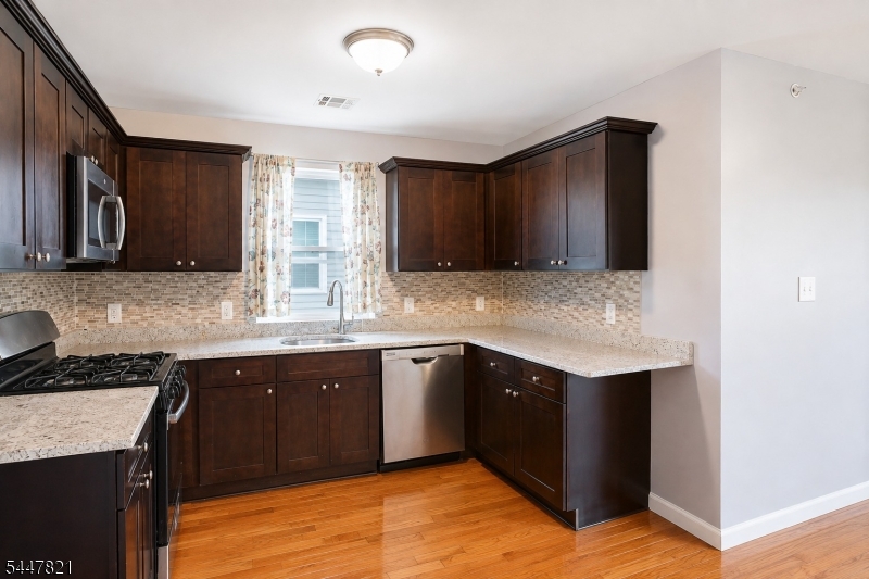 572 South 11th Street Newark NJ 07103
