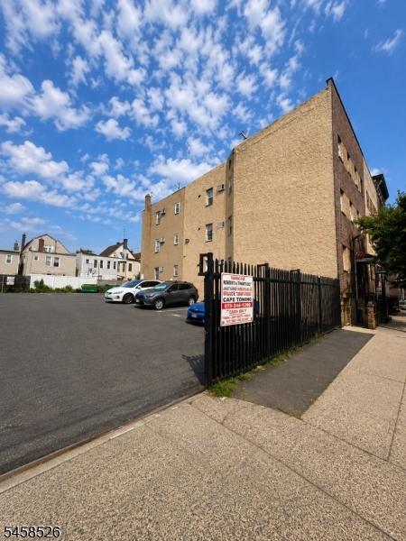 600 N 6th Street Newark NJ 07107