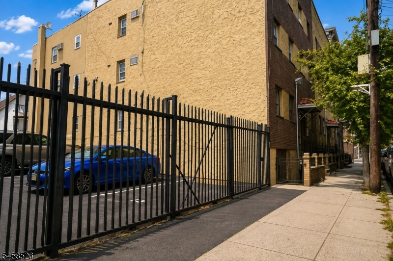 600 N 6th Street Newark NJ 07107