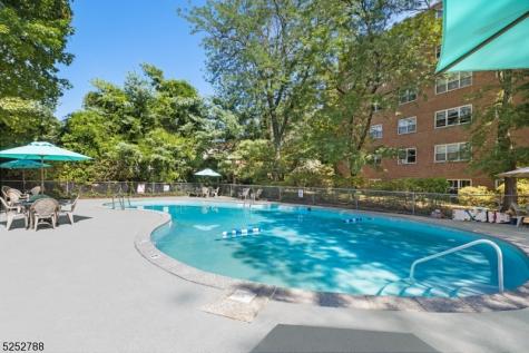 36 Hawthorne Place Montclair NJ 07042