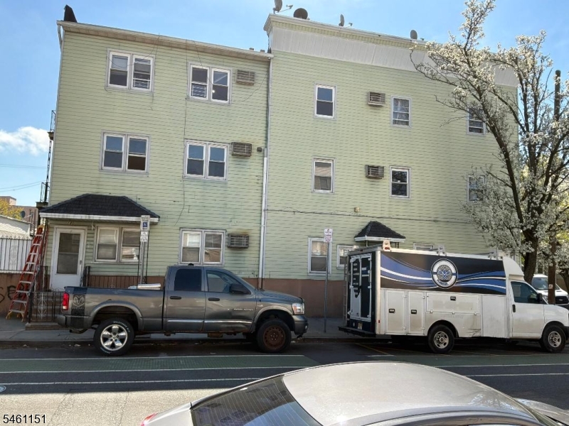160 E Kinney St Unit 3r Newark NJ 07105