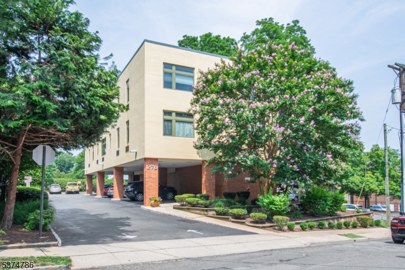 276 Chestnut Street Nutley NJ 07110