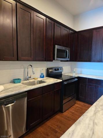 274 Lafayette Street Newark NJ 07105