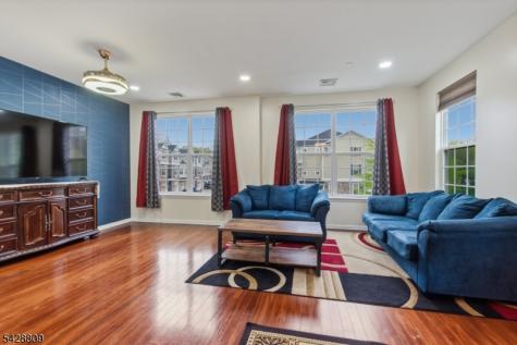 302 Rotando Way Morris Plains NJ 07950